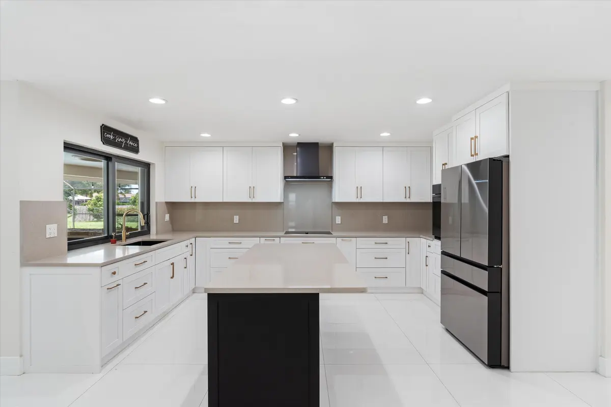 Kitchen at 516 Muirfield Drive, Atlantis