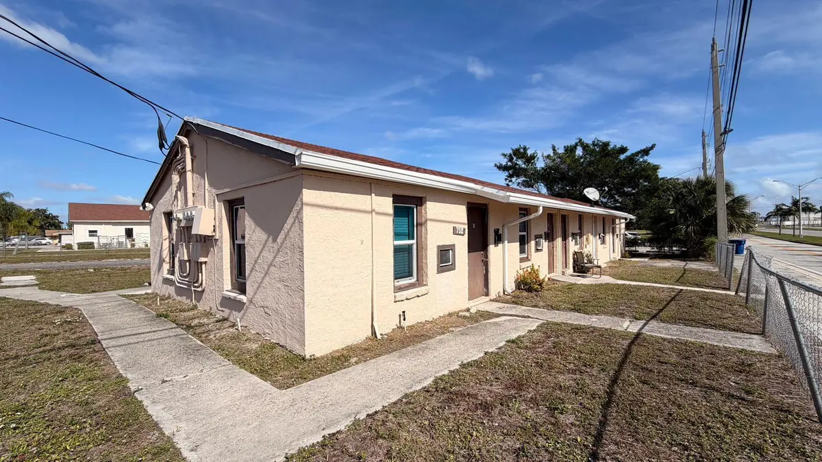 WhatsApp Image 2026-01-19 at 14.42.20 (1 at 752 Martin Luther King Boulevard 1-5, Riviera Beach