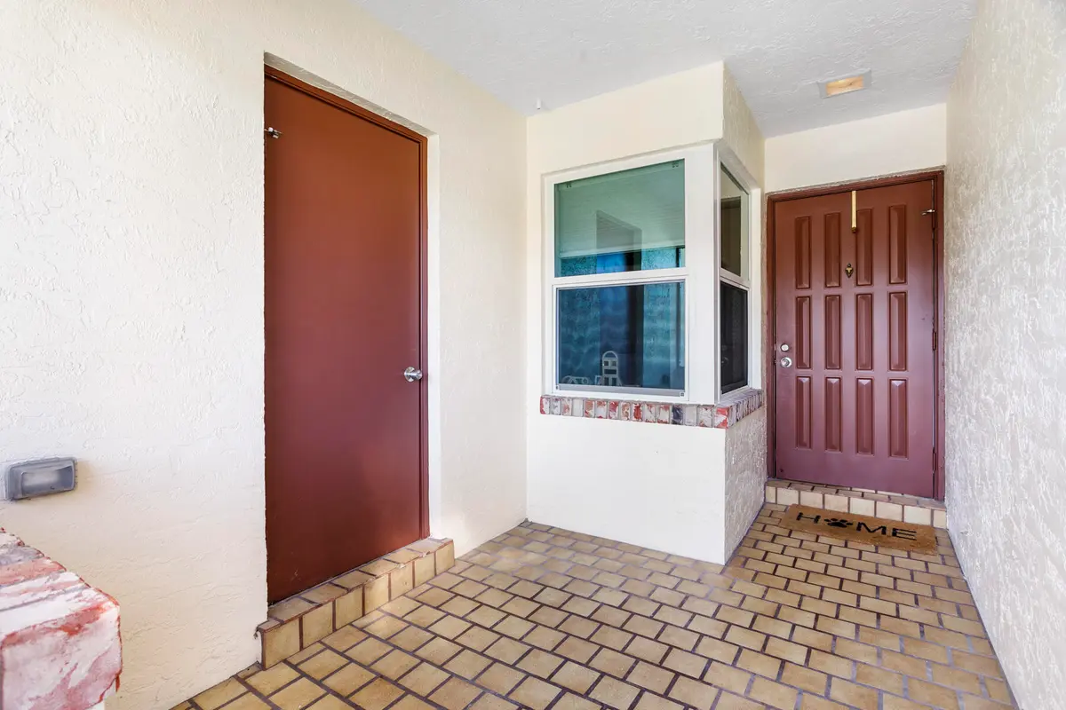 Entryway at 140 Moccasin Trail, Jupiter
