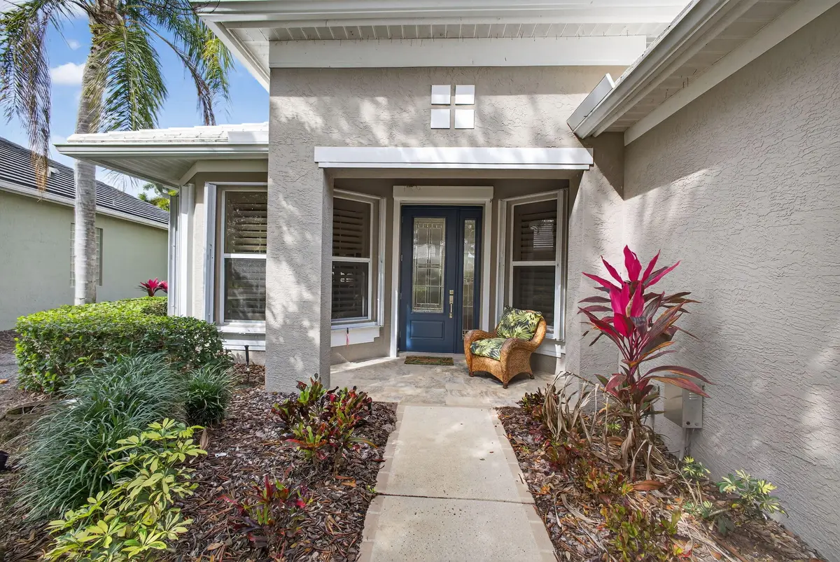 7-web-or-mls-5D1A5880 at , Palm City
