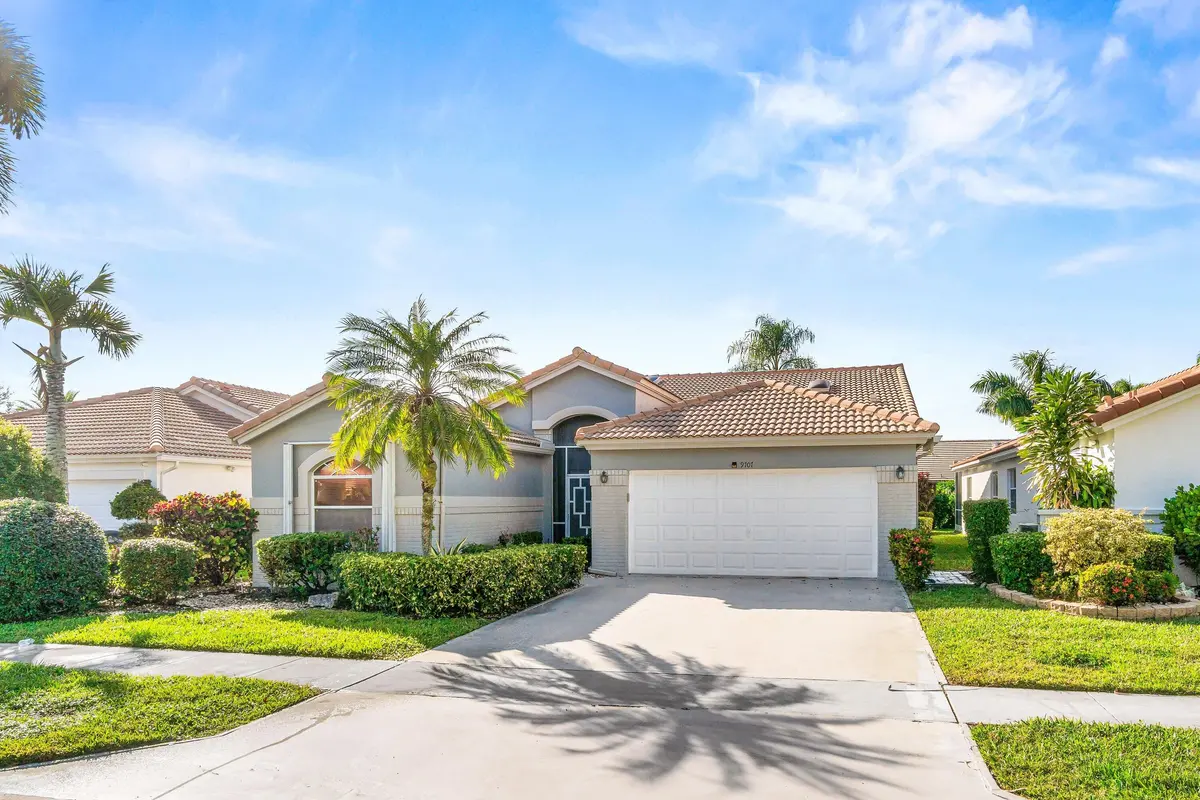 2 car driveway at 9707 Harbour Lake Circle, Boynton Beach