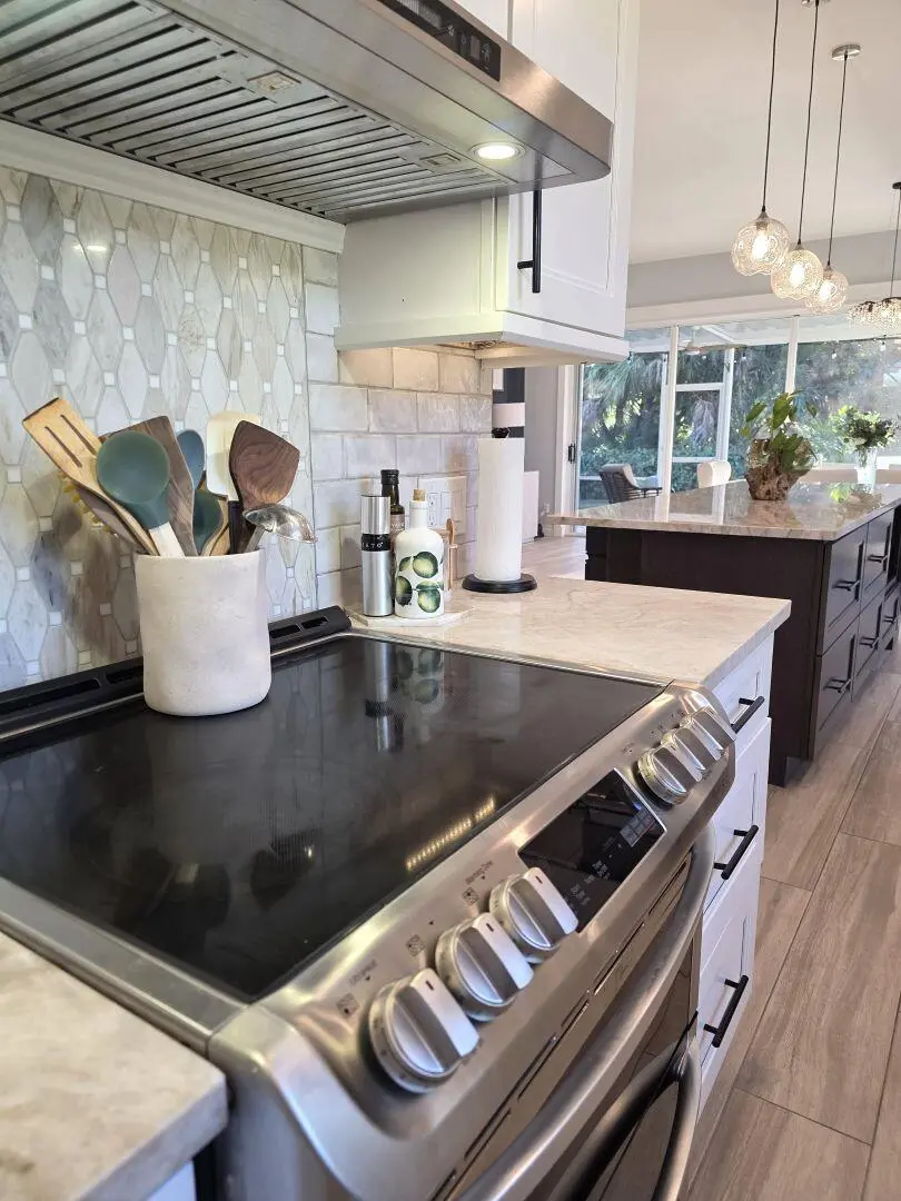 Kitchen Range at 7570 SE Bay Cedar Circle, Hobe Sound