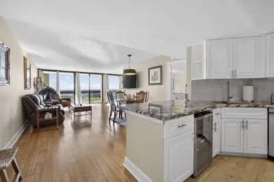 2400 Presidential Way 1606, West Palm Beach – sold