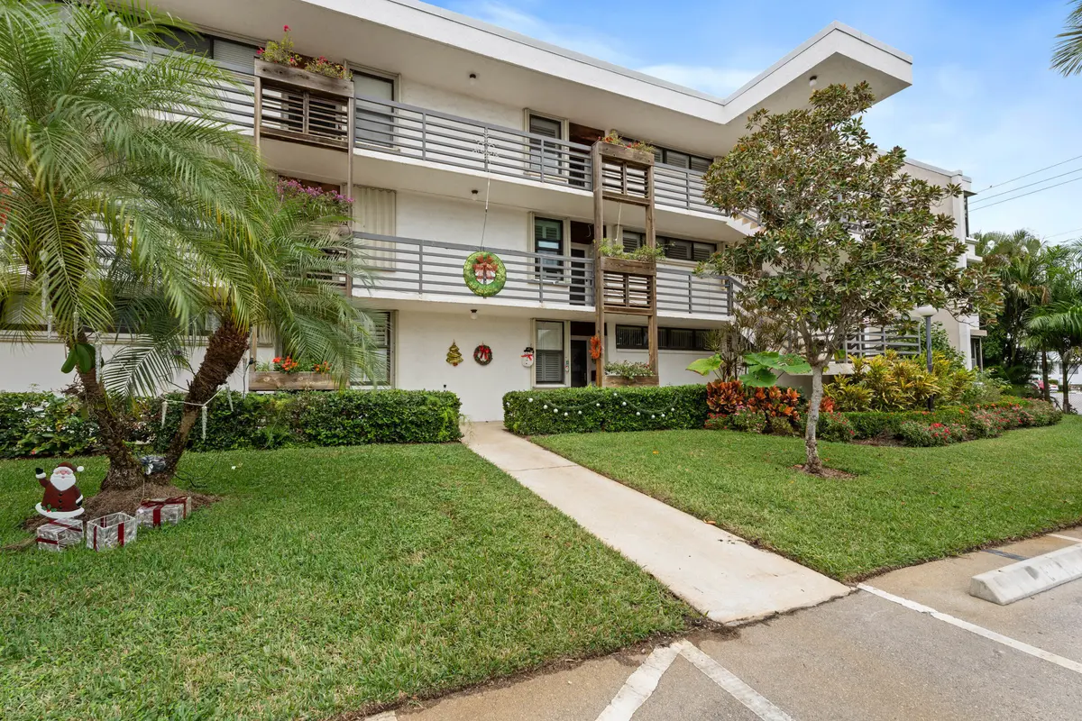 38_smg07919 at 1950 SW Palm City Road 8-107, Stuart