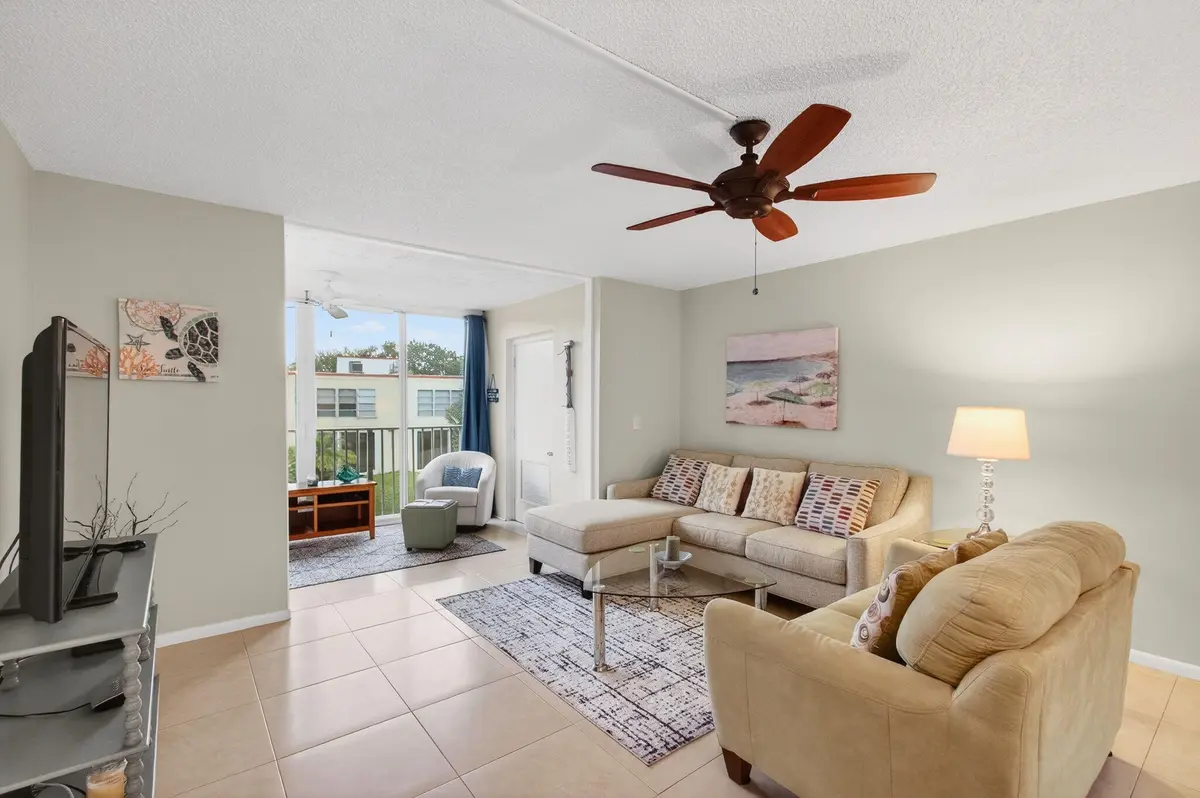 17-web-or-mls-DSC_7844 at 10 Willowbrook 205, Delray Beach
