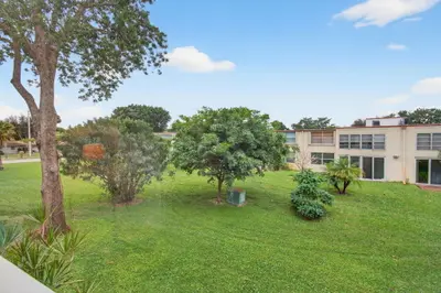 10 Willowbrook 205, Delray Beach – sold