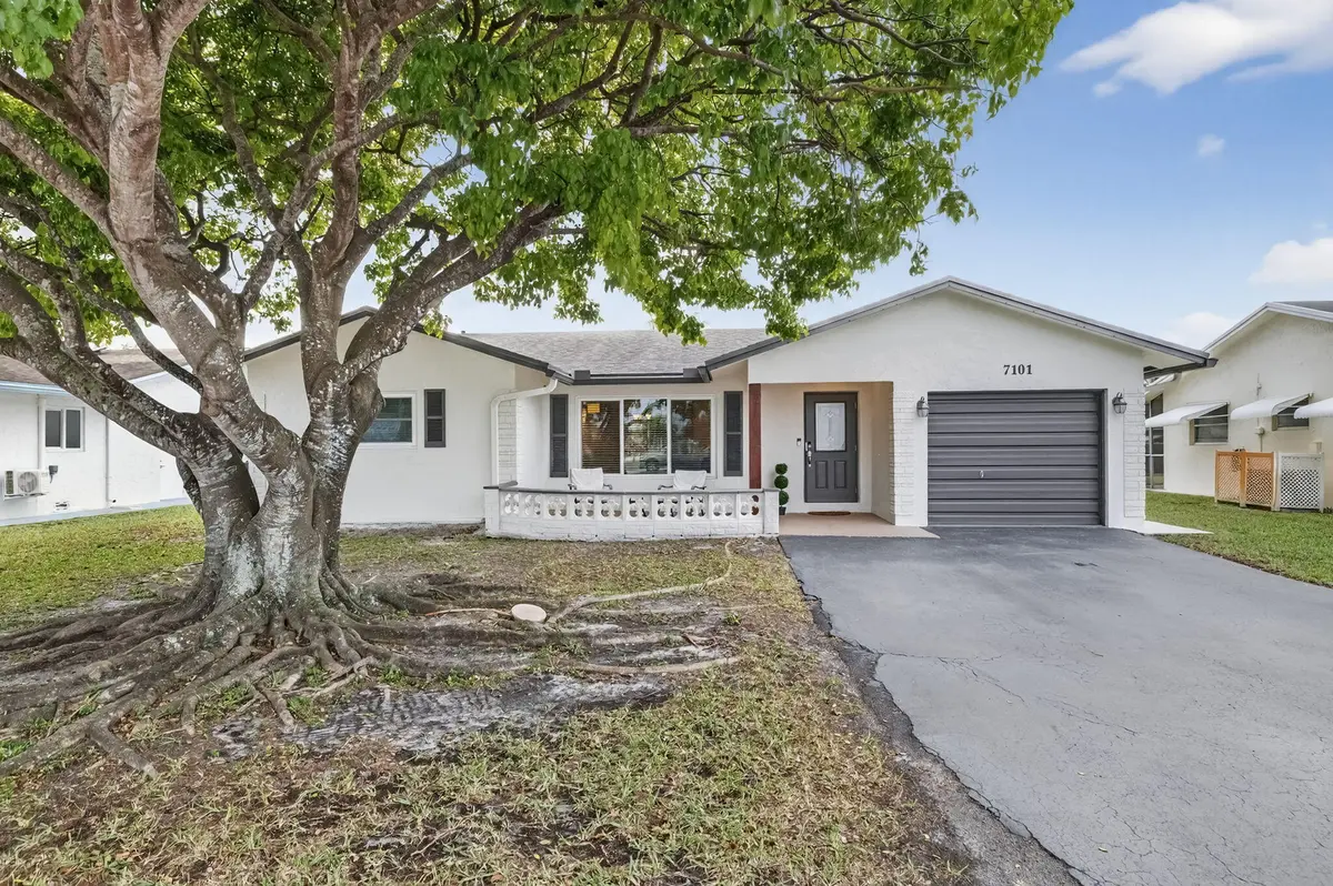 front of the house 02 at 7101 NW 98th Terrace, Tamarac