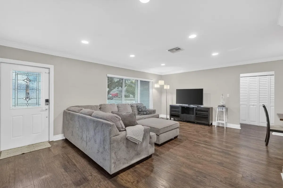 living room 03 at 7101 NW 98th Terrace, Tamarac