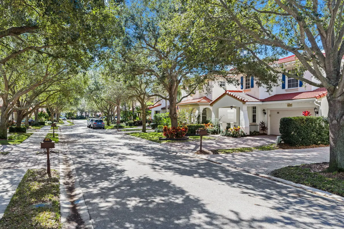 3-web-or-mls-622-castle-dr at 622 Castle Drive, Palm Beach Gardens