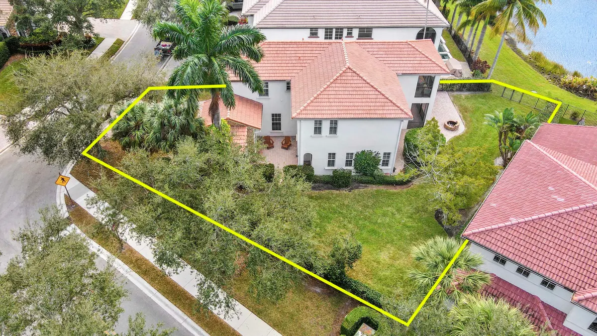 Side Yard at 770 Bocce Court, Palm Beach Gardens