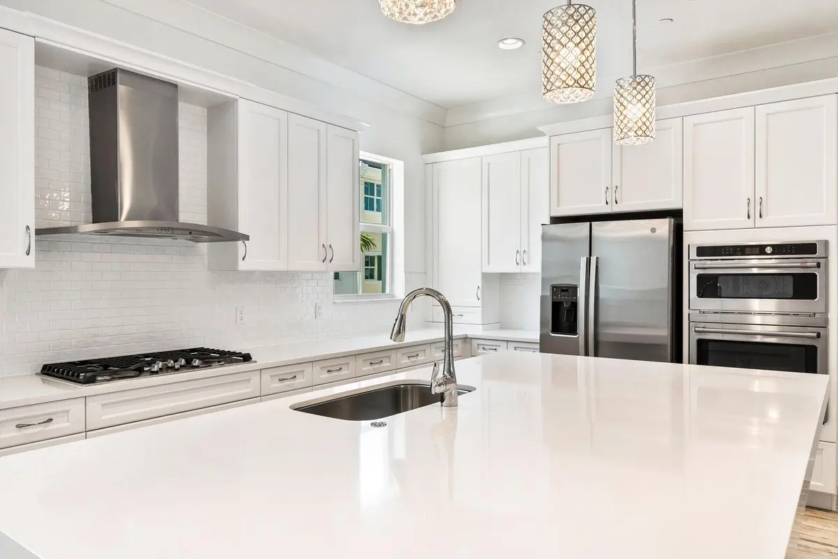 kitchen at 12544 Gross Pointe Drive, Palm Beach Gardens