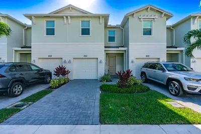 620 SE Lake Falls Street, Port St. Lucie – sold