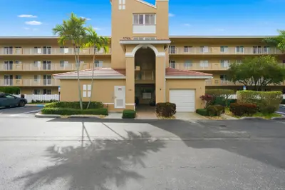 5746 Crystal Shores Drive 307, Boynton Beach – sold