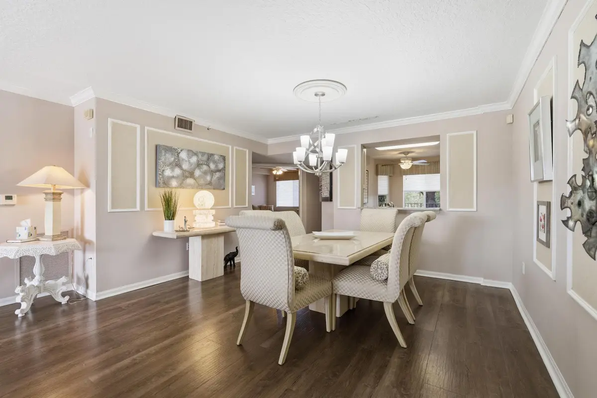 dining at 5746 Crystal Shores Drive 307, Boynton Beach