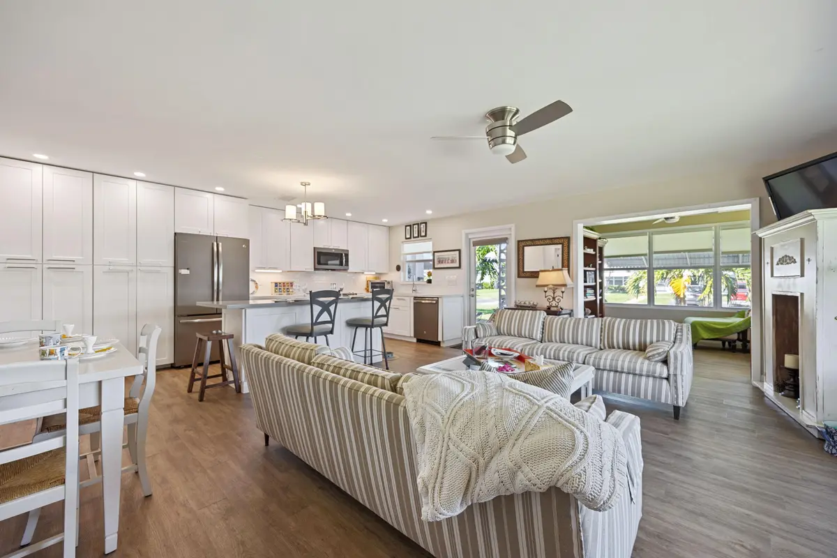 Living/Kitchen Overview at 200 South Boulevard A, Boynton Beach