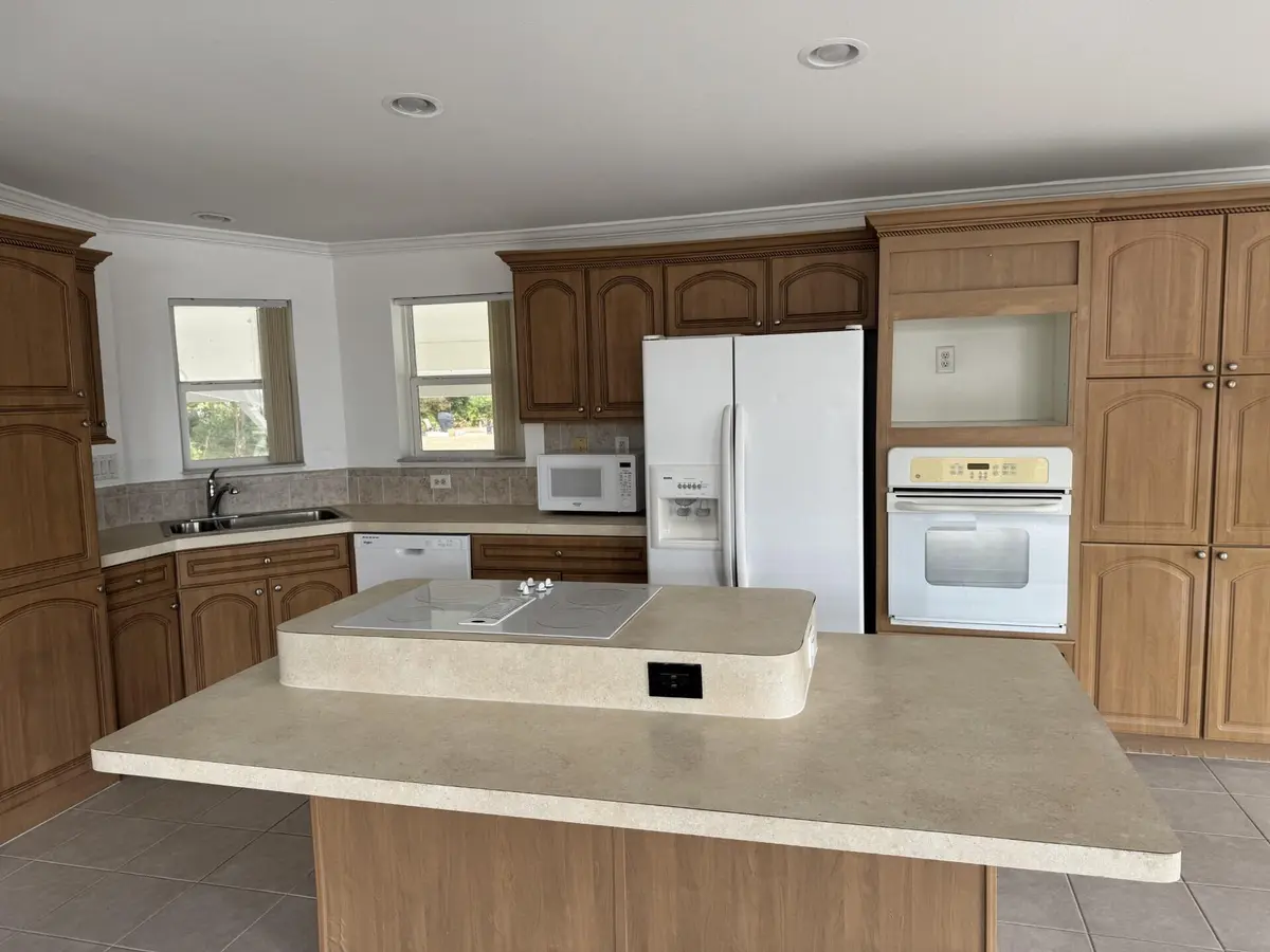 4d653e5b-082d-4230-9136-17f0aa643947 at 44 La Villa Way, Fort Pierce
