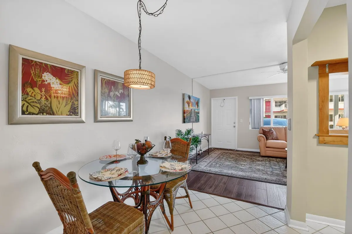 DR at 3160 Lake Osborne Dr 107, Lake Worth Beach