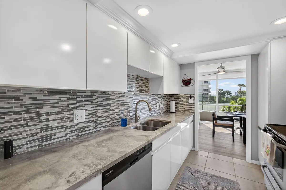 3-web-or-mls-5D1A2929 at 5510 N Ocean Drive 2d, Singer Island