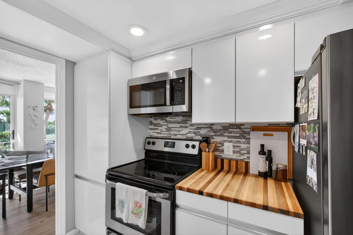 4-web-or-mls-5D1A2937 at 5510 N Ocean Drive 2d, Singer Island