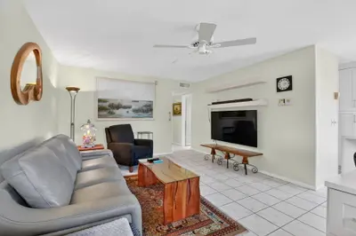 3320 Lake Osborne Drive 102, Lake Worth Beach – sold