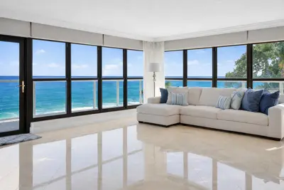 4605 S Ocean Boulevard 3a, Highland Beach – sold