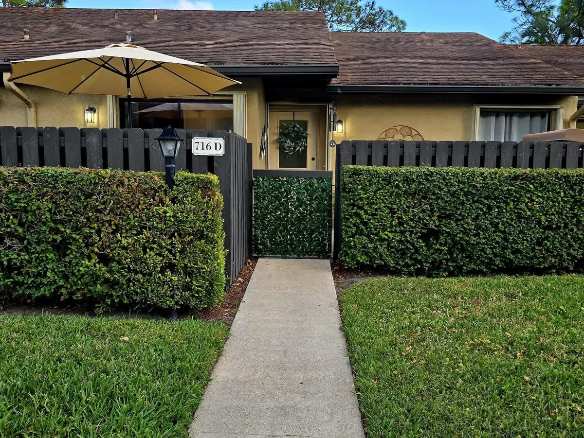 front at 716 Sunny Pine Way D, Greenacres