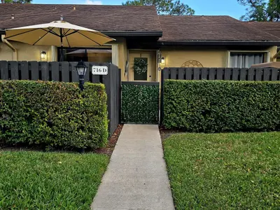 716 Sunny Pine Way D, Greenacres – Condominium for sale