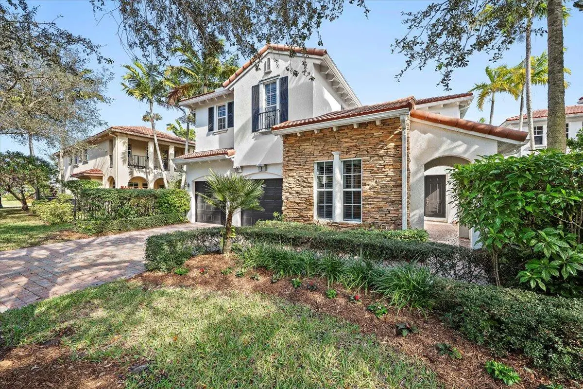 Stunning Lakefront Pool Home at 1062 Vintner Boulevard, Palm Beach Gardens