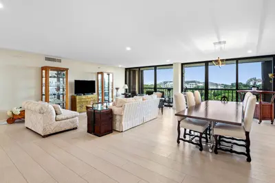 2450 Presidential Way 607, West Palm Beach – sold