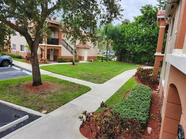 EXTERNAL VIEW at 3810 N Jog Road 202, West Palm Beach