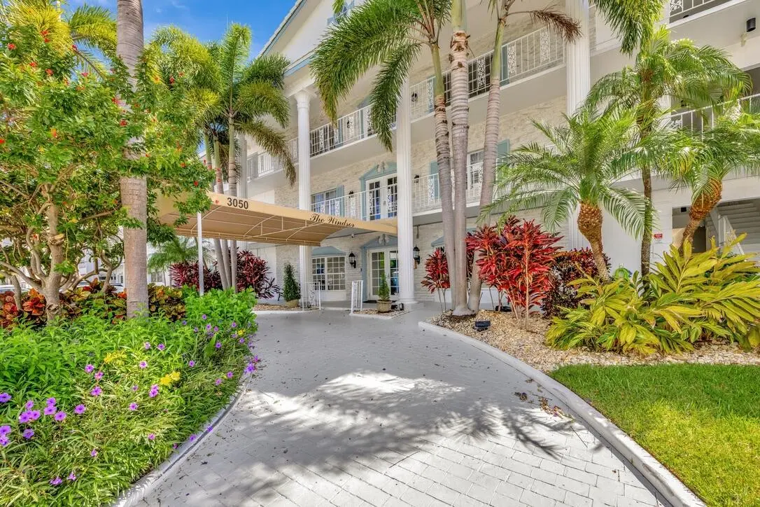 Grand Circular Drive Entrance at 3050 NE 48th Street 107, Fort Lauderdale