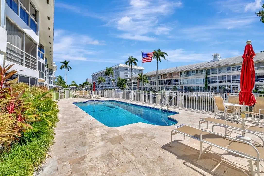 Relax and Enjoy at 3050 NE 48th Street 107, Fort Lauderdale