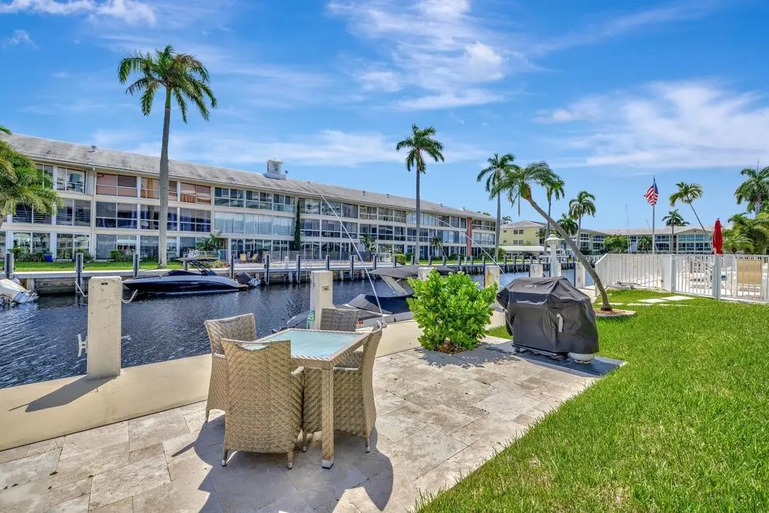 Picnic /BBQ Area at 3050 NE 48th Street 107, Fort Lauderdale