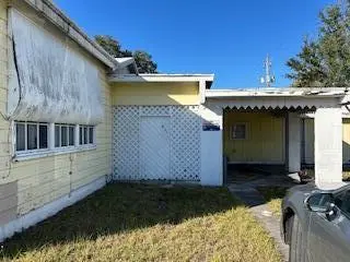 Carport at 602 W Midway Road, Fort Pierce
