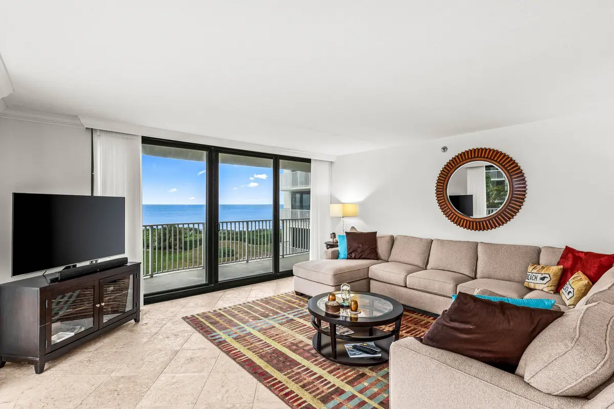 003 Living space at 3360 S Ocean Boulevard 3bi, Palm Beach