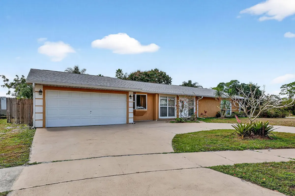 1-web-or-mls-5P1A7569 at 331 NE Camelot Drive, Port St. Lucie