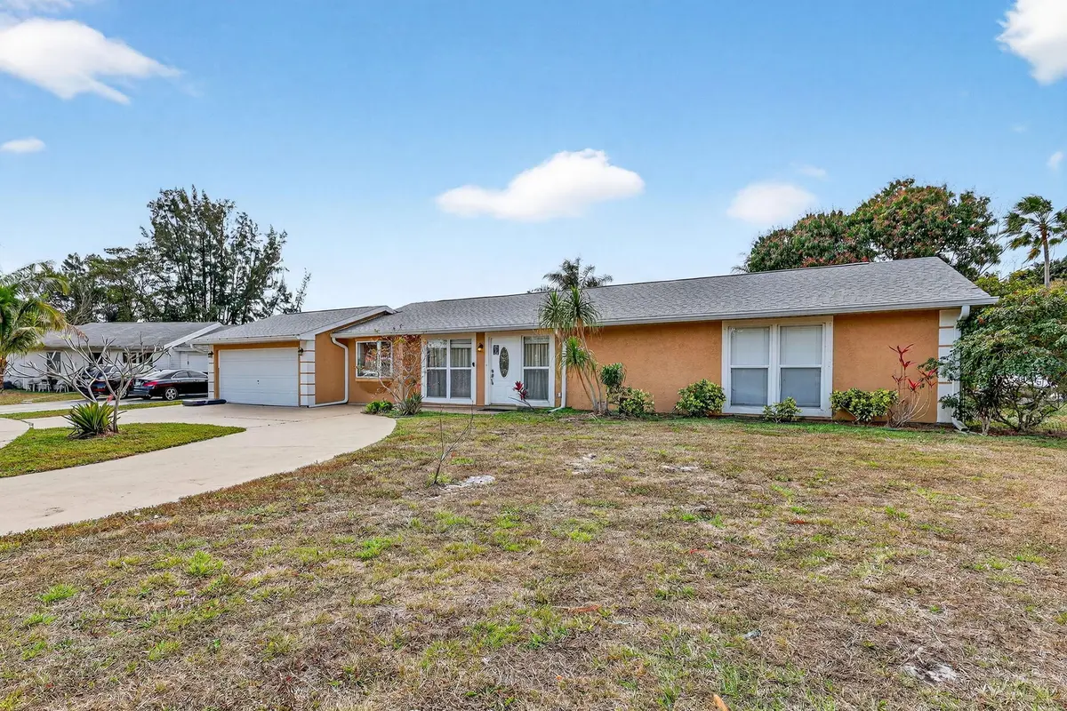 3-web-or-mls-5P1A7580 at 331 NE Camelot Drive, Port St. Lucie