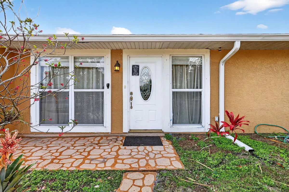 4-web-or-mls-5P1A7582 at 331 NE Camelot Drive, Port St. Lucie