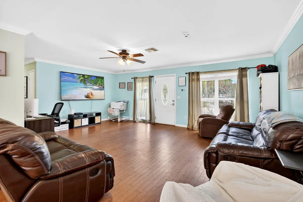 5-web-or-mls-5P1A7788 at 331 NE Camelot Drive, Port St. Lucie