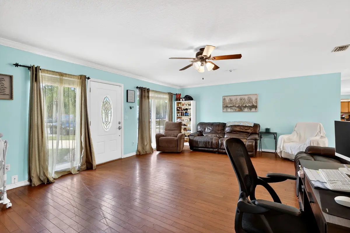 6-web-or-mls-5P1A7792 at 331 NE Camelot Drive, Port St. Lucie