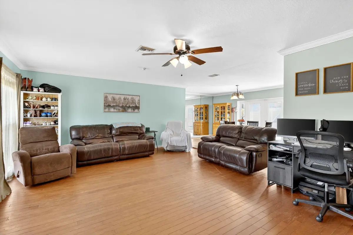 7-web-or-mls-5P1A7797 at 331 NE Camelot Drive, Port St. Lucie