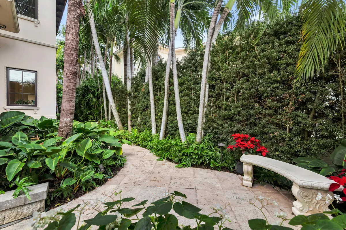 low-4 at 261 Seminole Avenue, Palm Beach