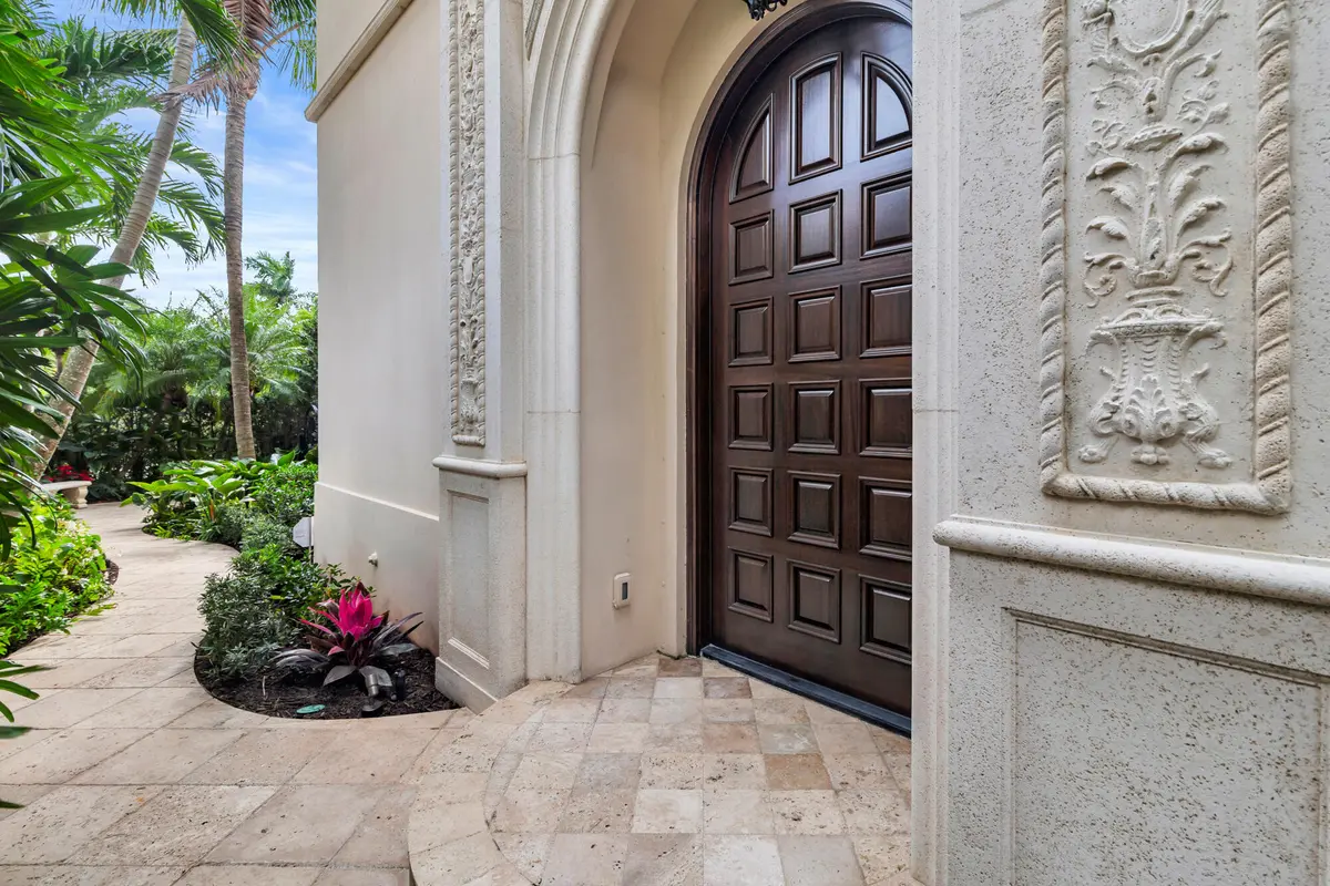 low-6 at 261 Seminole Avenue, Palm Beach