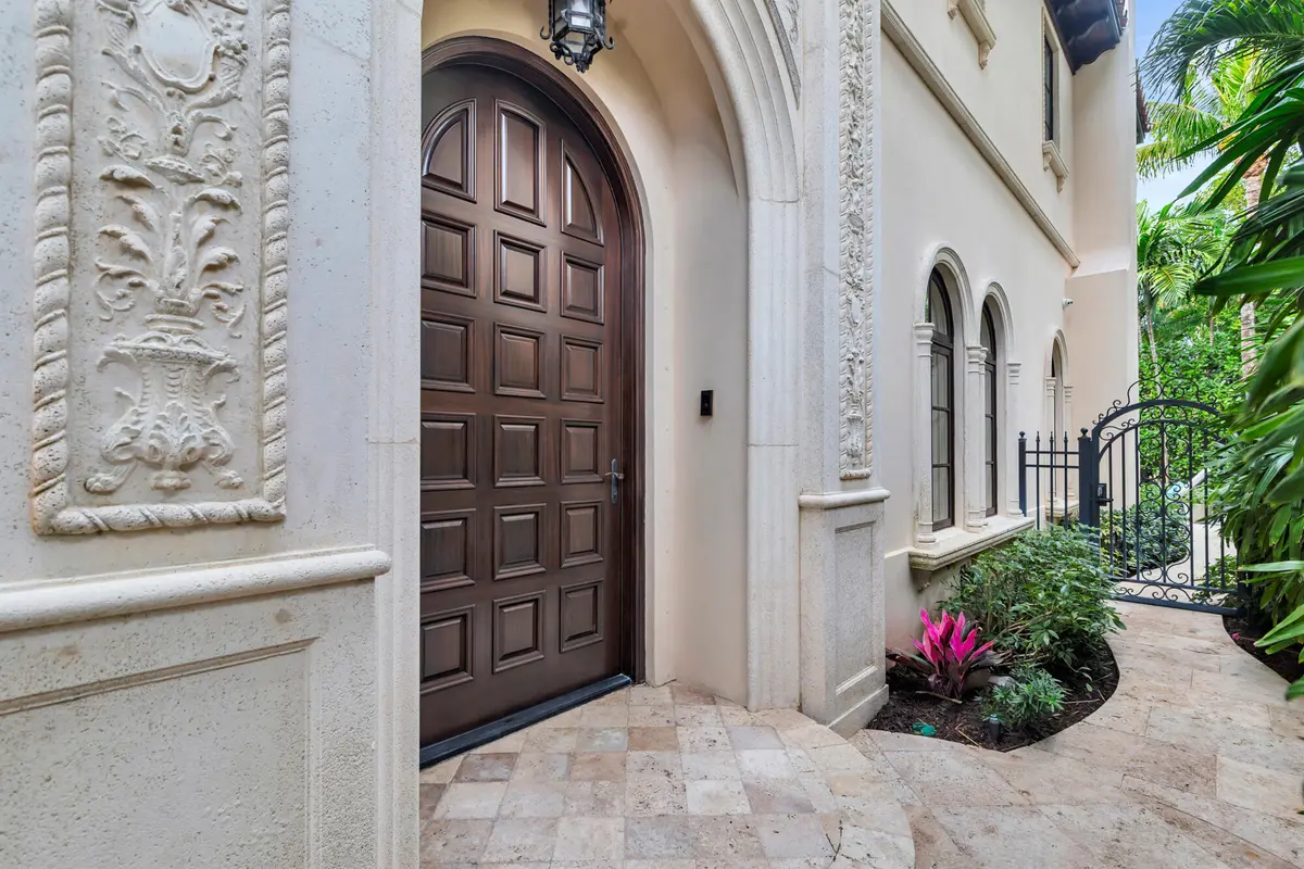 low-7 at 261 Seminole Avenue, Palm Beach