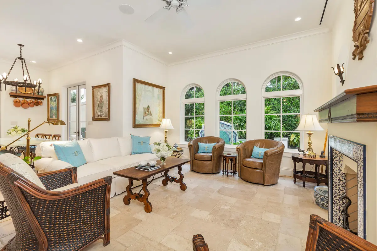 low-9 at 261 Seminole Avenue, Palm Beach