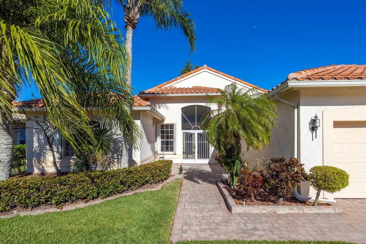 03-blue ex-15 at 486 NW Blue Lake Drive, Port St. Lucie