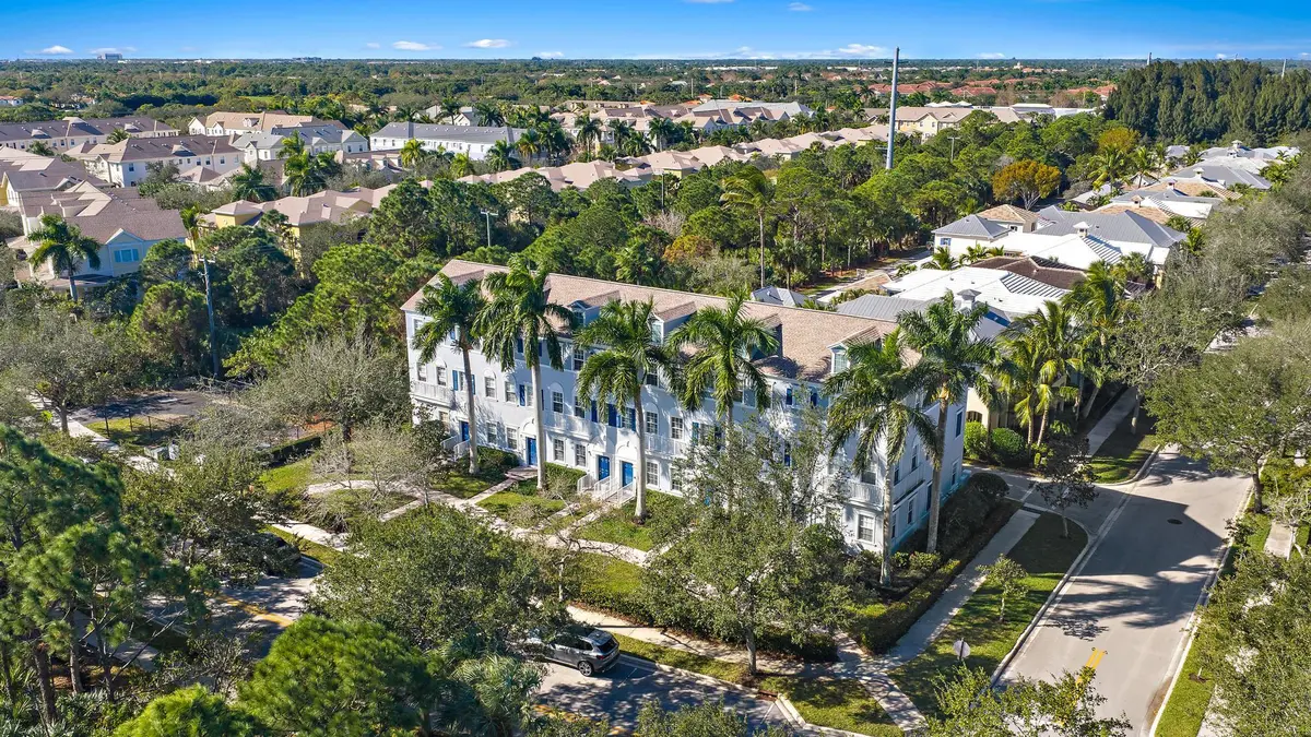 Aerial at 238 W Thatch Palm Circle, Jupiter