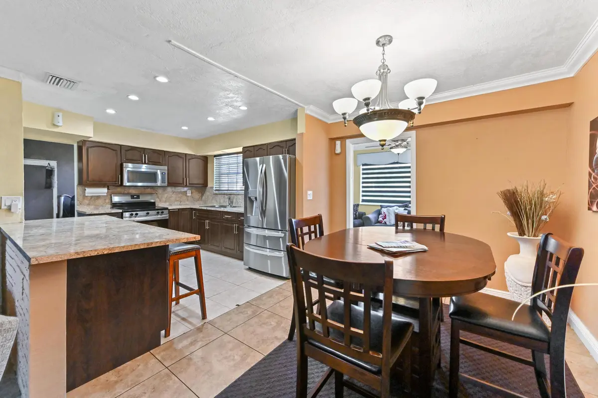 09 dining area 01 at 2991 SW 8th Street, Fort Lauderdale