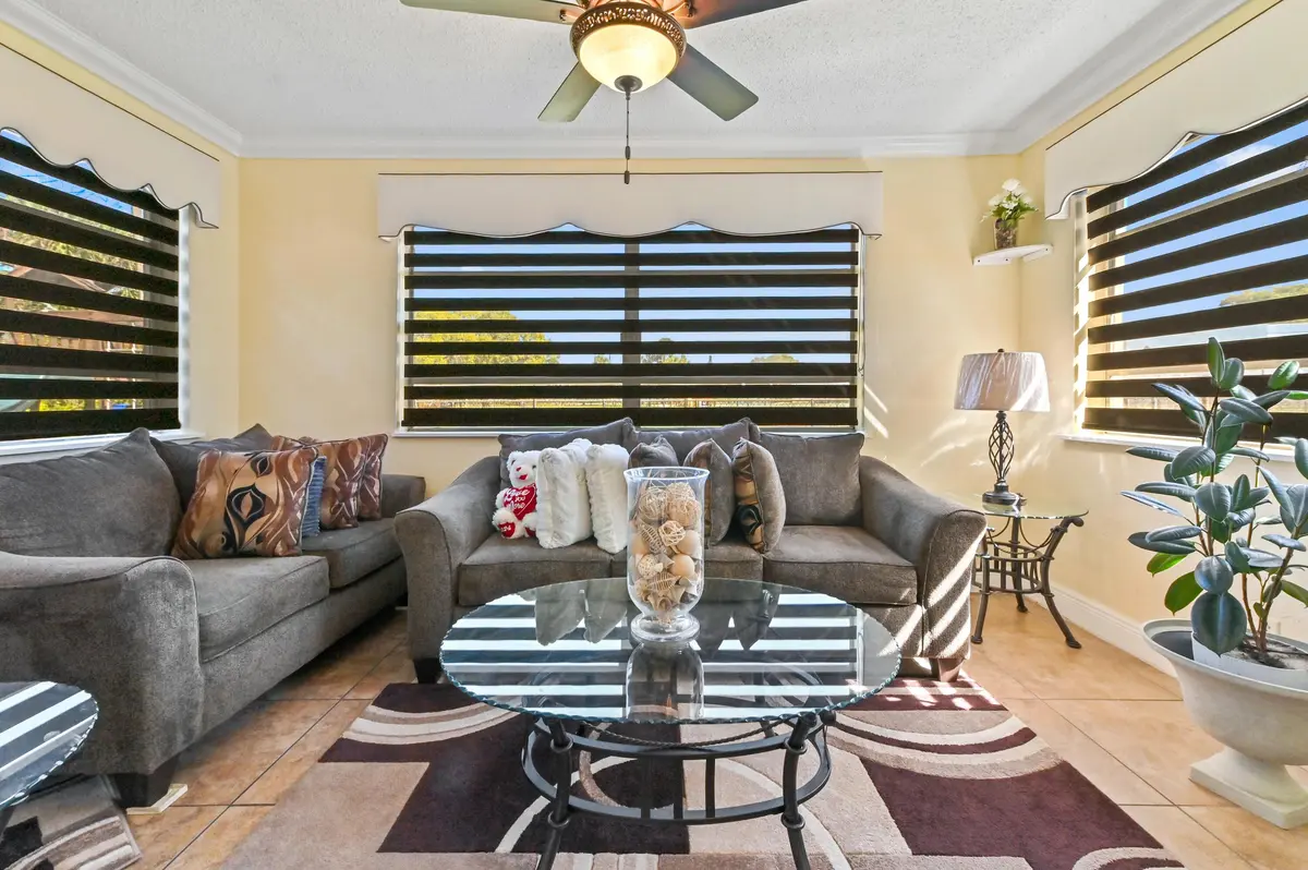 16 Family room 01 at 2991 SW 8th Street, Fort Lauderdale
