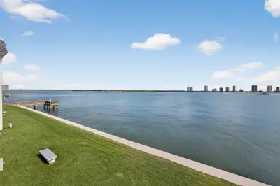 100 Shore Court 208, North Palm Beach – Condominium for rent